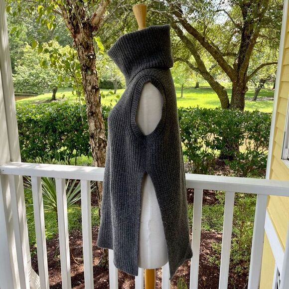 Epoque Evolution Sleeveless Turtleneck Sweater Vest - Picture 5 of 5